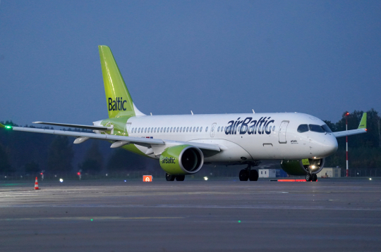 Nacionālās aviokompānijas "airBaltic" lidmašīna Rīgas lidostā. Nacionālās aviokompānijas "airBaltic" lidmašīna Rīgas lidostā.