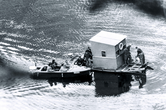 1963. gadā privātpersonas un bijušie nacisti Toplica ezerā mēģināja atrast iespējamo Trešā reiha laupījumu. Šie meklējumi izraisīja apgalvojumus, ka ezera gultnē atrodas zelts un slepeni dokumenti.