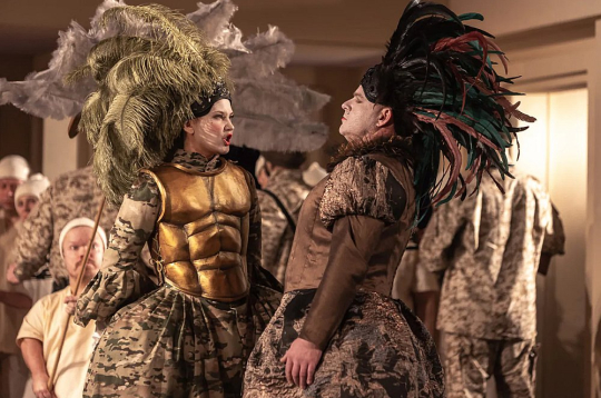 Skats no režisora Elmo Nīganena iestudējuma – Georga Frīdriha Hendeļa operas "Jūlijs Cēzars".