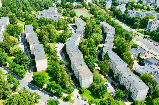 Daudzdzīvokļu namu pagalmiem piemērojamas dzīvojamās zonas prasības. Daudzdzīvokļu namu pagalmiem piemērojamas dzīvojamās zonas prasības.