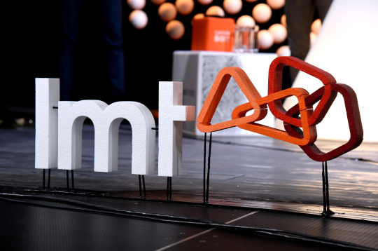 "LMT" logo. "LMT" logo.