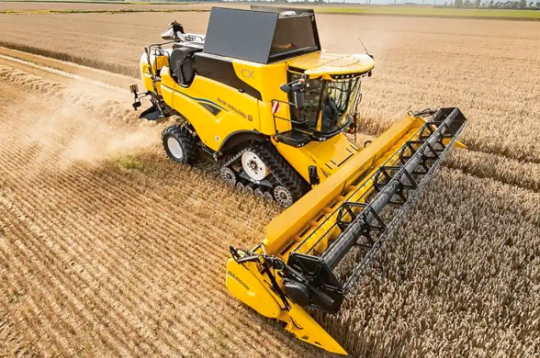'New Holland CX PLMi' kombains. 'New Holland CX PLMi' kombains.