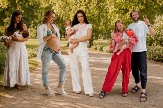 Latvijā pazīstamas personas, kuras 2026. gadā paziņoja par ģimenes pieaugumu.