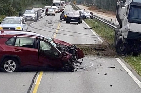 Trīs transportlīdzekļu sadursme starp Ogri un Ikšķili.