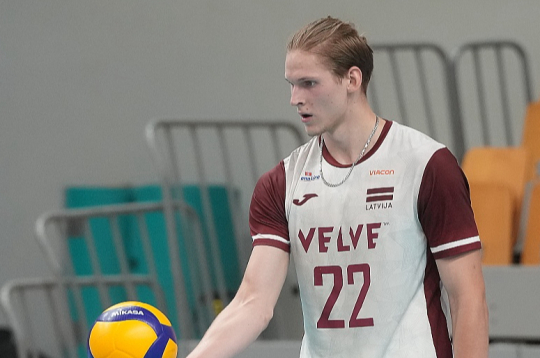 Vēl samērā nesen – pirms pieciem gadiem – Eiropas čempionātā Renārs Jansons bija izlases jaunākais spēlētājs, bet tagad jau viens no līderiem, no kura tiks gaidīts rezultāts.