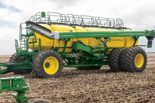 'John Deere C1450T' sēklas bunkurs.