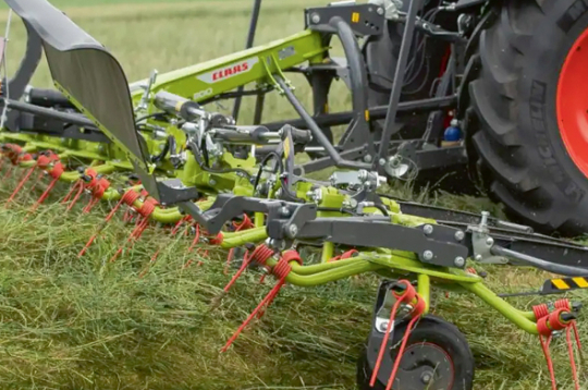 'Claas Volto' siena ārdītājs. 'Claas Volto' siena ārdītājs.