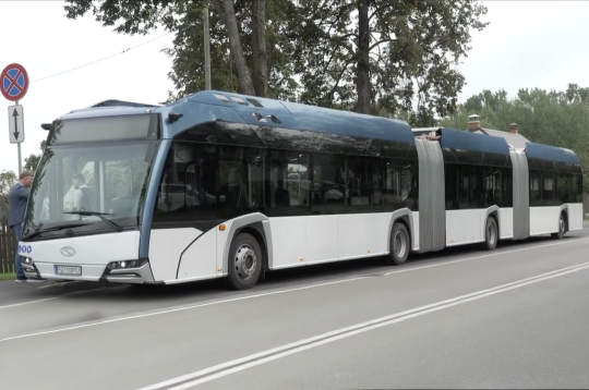 Rīgas ielās testē gandrīz 25 metrus garu autobusu.