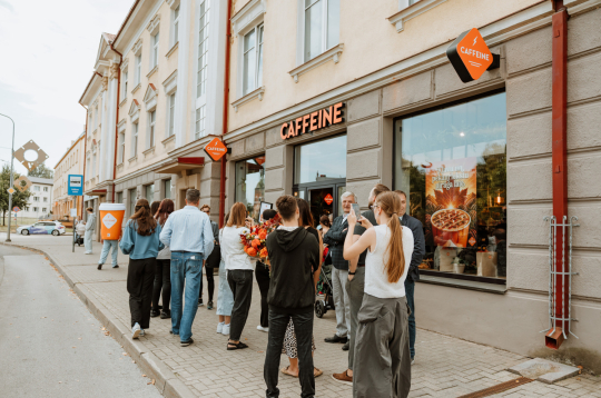 Valmierā, Rīgas ielā 9, durvis vērusi pirmā "Caffeine" kafejnīca pilsētā.