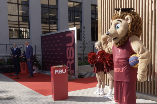 Atvērts RSU jaunais sporta komplekss.