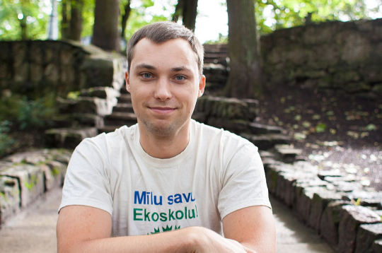 Vides izglītības fonda Ekoskolu programmas vadītājs Daniels Trukšāns: "Arvien biežāk skolēni pāriet no īstermiņa akcijām uz ilgtermiņa pārmaiņām savā skolā un kopienā, kas ir viens no būtiskākajiem Ekoskolu pieejas ieguvumiem." Vides izglītības fonda Ekoskolu programmas vadītājs Daniels Trukšāns: "Arvien biežāk skolēni pāriet no īstermiņa akcijām uz ilgtermiņa pārmaiņām savā skolā un kopienā, kas ir viens no būtiskākajiem Ekoskolu pieejas ieguvumiem."