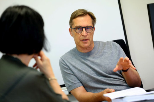 "Diemžēl jāatzīst, ka liela daļa sieviešu neapzinās savas emocionālās problēmas," saka Elmārs Rancāns, Rīgas Stradiņa universtiātes Psihiatrijas un narkoloģijas katedras vadītājs.