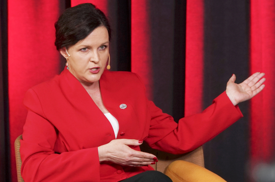 Partiju apvienības "Suverēnā vara/Apvienība Jaunlatvieši" premjera amata kandidāte Jūlija Stepaņenko piedalās LETA raidieraksta "Kas tas vispār bija?" rubrikas "Politiķi, kas tas vispār bija?!" epizodē.