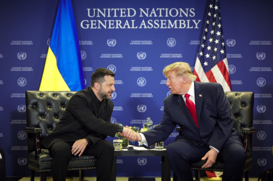 Volodimirs Zelenskis un Donalds Tramps.