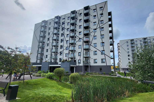 Šā gada energoefektīvākajai daudzdzīvokļu ēkai un jaunbūvei Grēdu ielā 17 Rīgā ieviests inovatīvs risinājums − lietus ūdens savākšanas, attīrīšanas un infiltrācijas sistēma. Šā gada energoefektīvākajai daudzdzīvokļu ēkai un jaunbūvei Grēdu ielā 17 Rīgā ieviests inovatīvs risinājums − lietus ūdens savākšanas, attīrīšanas un infiltrācijas sistēma.