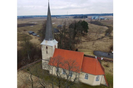 Apriķu luterāņu baznīca, kur darbojies K. G. Elferfelds.