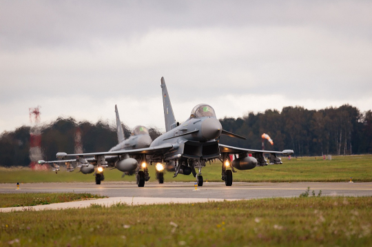Nacionālo bruņoto spēku militārajā bāzē "Lielvārde" ierodas Vācijas Gaisa spēku "Eurofighter" iznīcinātāji.
