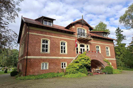 Dautaru muiža Latvijas pierobežā no grausta pārtapusi elegantā arhitektūras pērlē, pateicoties restauratorei un īpašniecei Gražinai Juknevičienei un viņas ģimenes atbalstam.
