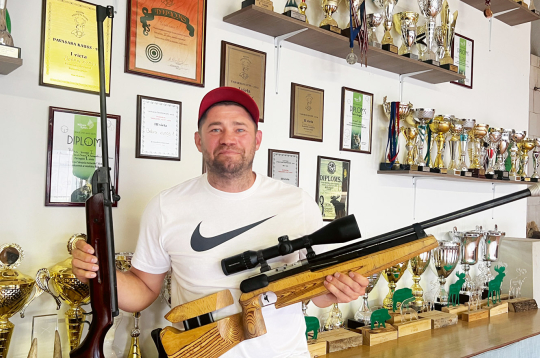 Jurijs Siņkevičs: “Es ļoti negribētu satikt
savu mūža staltbriežu
bulli 150 metros un tikai
tad saprast, ka nekad
dzīvē neesmu mēģinājis
tādā attālumā izšaut.”