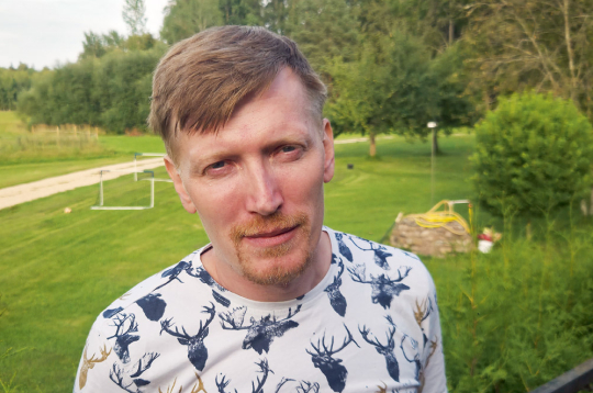 Jānis Liepiņš mednieku kluba "Kalnāji" stūri pārņēmis no sava tēva.