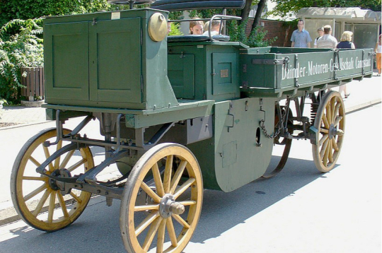 Pirmais kravas auto.
