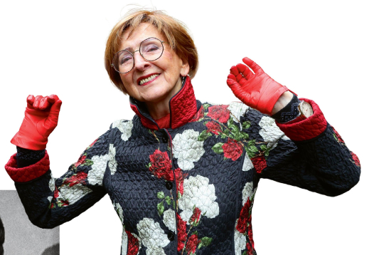 Komponiste un dziedātāja Lolita Vambute Rīgā, svinot 90. jubileju. Komponiste un dziedātāja Lolita Vambute Rīgā, svinot 90. jubileju.