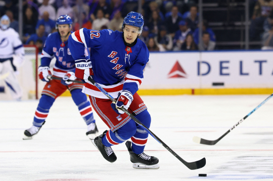 Ņujorkas "Rangers" spēlētājs Alberts Šmits. Ņujorkas "Rangers" spēlētājs Alberts Šmits.