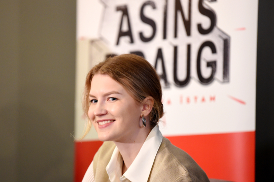 Dziedātāja Elizabete Gaile.