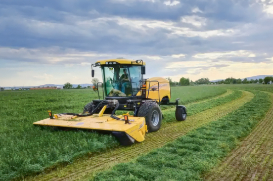 'New Holland Speedrower 1' pļāvējs. 