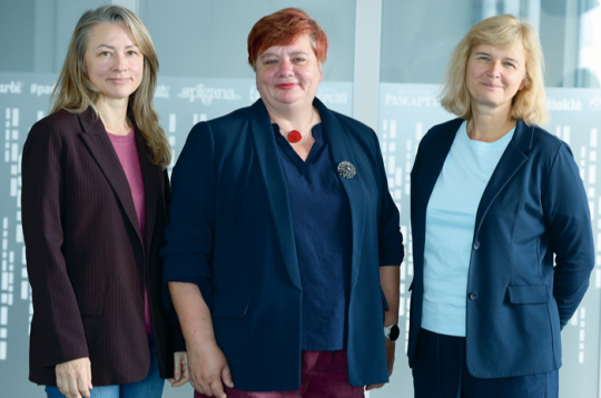 Latvija ir vieta, kurā lopkopībai un lauksaimniecībai kopumā ir visi priekšnoteikumi būt – jāizglīto sabiedrība, kas un kā tieši funkcionē, ir pārliecinātas nozares ekspertes (no kreisās): Inga Muižniece, Silvija Dreijere un Iveta Grudovska. Latvija ir vieta, kurā lopkopībai un lauksaimniecībai kopumā ir visi priekšnoteikumi būt – jāizglīto sabiedrība, kas un kā tieši funkcionē, ir pārliecinātas nozares ekspertes (no kreisās): Inga Muižniece, Silvija Dreijere un Iveta Grudovska.