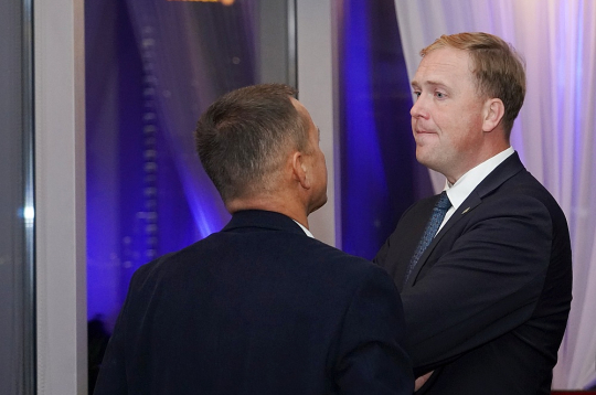 Neskatoties uz zaudējumu vēlēšanās, Zemnieku savienības līderis Viktors Valainis no politikas aiziet negatavojoties, viņš aicinās sasaukt partijas ārkārtas kongresu, lai izvērtētu vēlēšanu rezultātus un lemtu par vadību.
