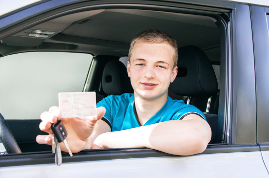 Braukšanas mācību atļauja (tautā bieži dēvēta par baltajām tiesībām) ir oficiāls dokuments, kas apliecina personas tiesības mācīties vadīt transportlīdzekli. Braukšanas mācību atļauja (tautā bieži dēvēta par baltajām tiesībām) ir oficiāls dokuments, kas apliecina personas tiesības mācīties vadīt transportlīdzekli.
