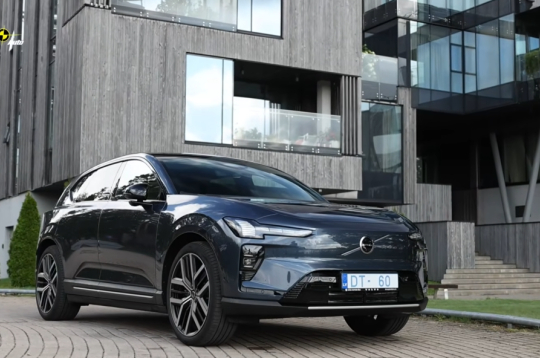 Volvo EX60.