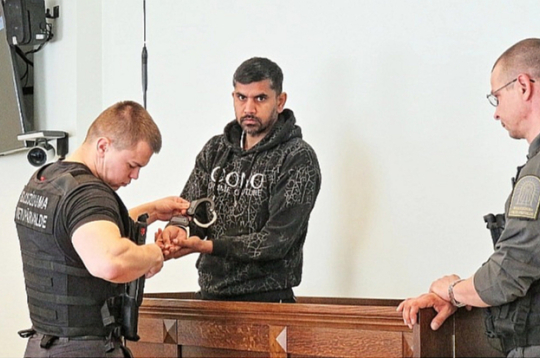 Pēc avārijas Džatinders Singhs atrodas apcietinājumā un uz tiesu tika konvojēts.