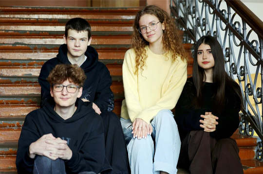 Rīgas Valsts tehnikuma četri audzēkņi ir Latvijā kopš paša kara sākuma (no labās): Karina Voločaja, Margarita Povalko, Oleksandrs Titarenko un Dmitro Tarasovs (aizmugurē).