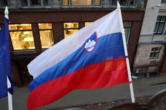 Slovēnijas karogs.