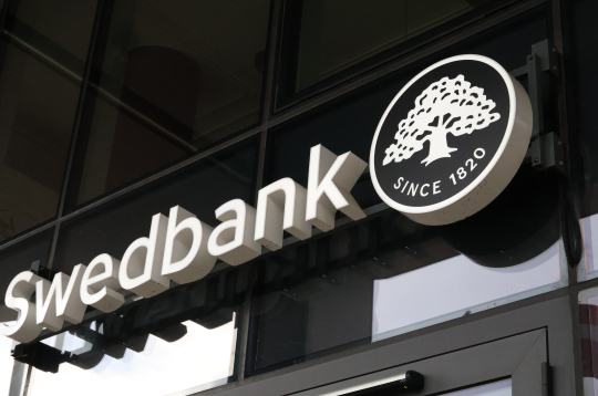 Swedbank logo.