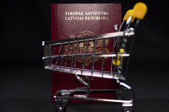 Vai Latvijas pilsonību var nopirkt?