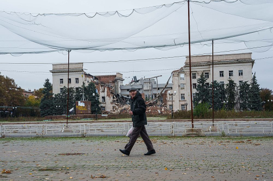 Pirms Krievijas pilna mēroga iebrukuma Oleškos dzīvoja ap 24 000 cilvēku, bet pašlaik to skaits tiek lēsts no 1500 līdz 2000. Liela daļa no viņiem ir gados vecāki cilvēki, kuri iepriekš nav vēlējušies vai varējuši atstāt savas mājas. Pirms Krievijas pilna mēroga iebrukuma Oleškos dzīvoja ap 24 000 cilvēku, bet pašlaik to skaits tiek lēsts no 1500 līdz 2000. Liela daļa no viņiem ir gados vecāki cilvēki, kuri iepriekš nav vēlējušies vai varējuši atstāt savas mājas.