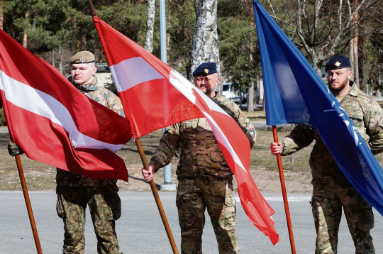 Karavīri Ādažu militārajā bāzē 2022. gadā – Latvijas un Dānijas premjerministru vizītes laikā. 
