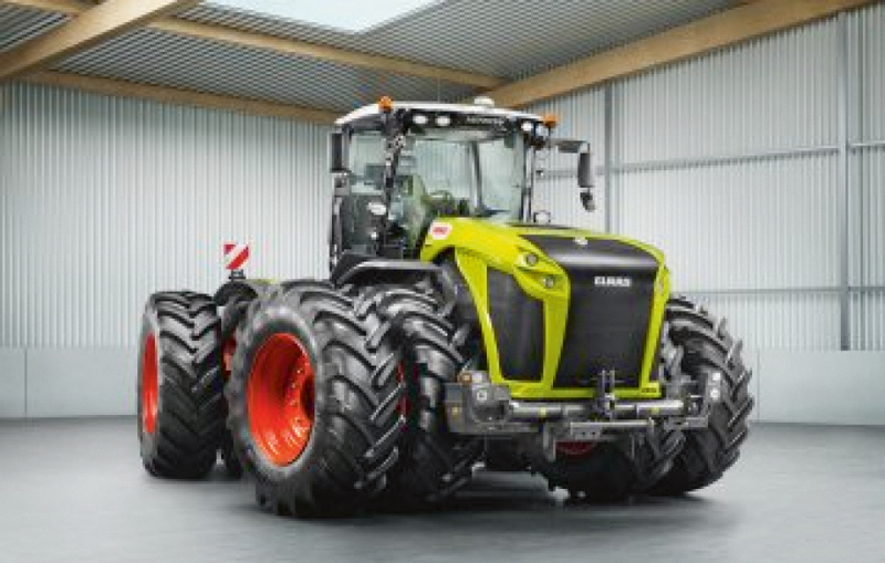 Claas Xerion 4WD. Claas Xerion 4WD.