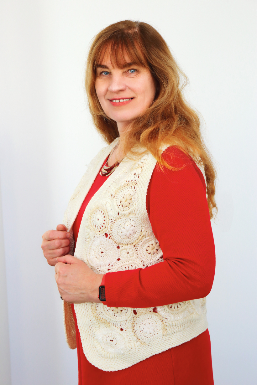 Veste no tamborētiem aplīšiem. Veste no tamborētiem aplīšiem.