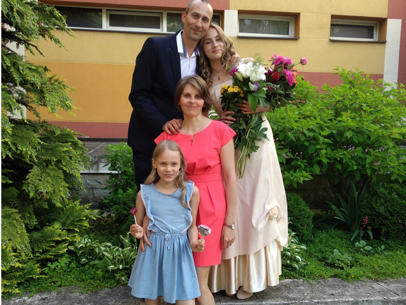 Ilmāram un Jeļenai ir divas meitas – Kristiāna un Laura. Kristiāna pagājušajā gadā absolvēja 9. klasi. Ilmāram un Jeļenai ir divas meitas – Kristiāna un Laura. Kristiāna pagājušajā gadā absolvēja 9. klasi.