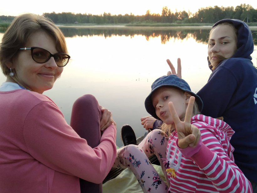 Jāņu rītā, gaidot saullēktu pie ezera Misas apkārtnē. Jāņu rītā, gaidot saullēktu pie ezera Misas apkārtnē.