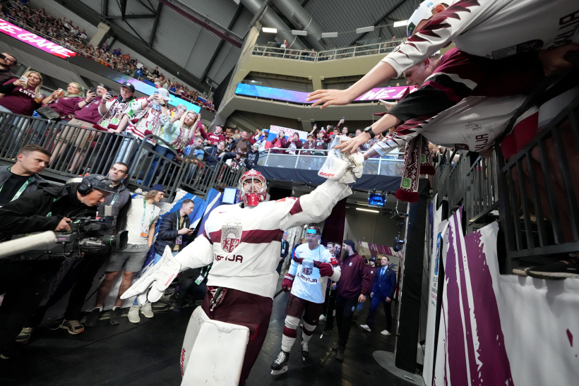 Artūrs Šilovs. Pasaules hokeja čempionāta spēle starp Latvijas un Slovākijas valstsvienībām ''Arēnā RĪga''. Artūrs Šilovs. Pasaules hokeja čempionāta spēle starp Latvijas un Slovākijas valstsvienībām ''Arēnā RĪga''.
