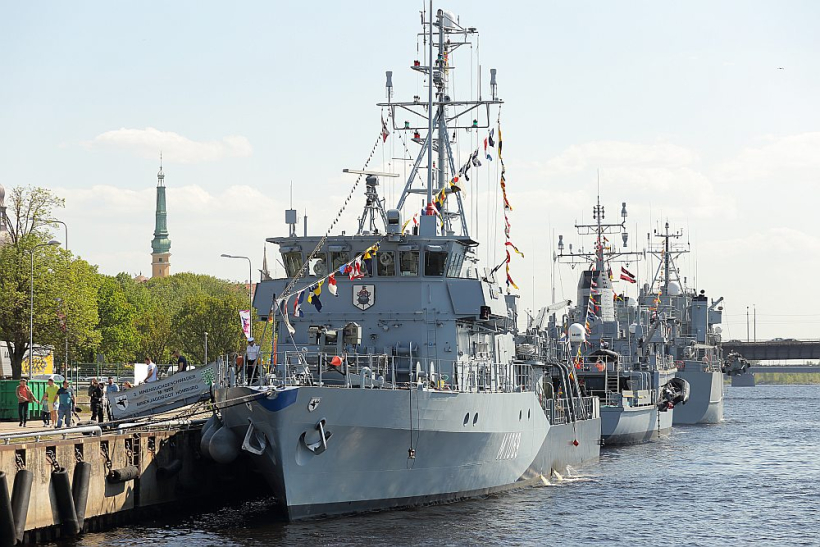 Pasažieru ostā piestāj NATO kuģi un tehnika. Pasažieru ostā piestāj NATO kuģi un tehnika.