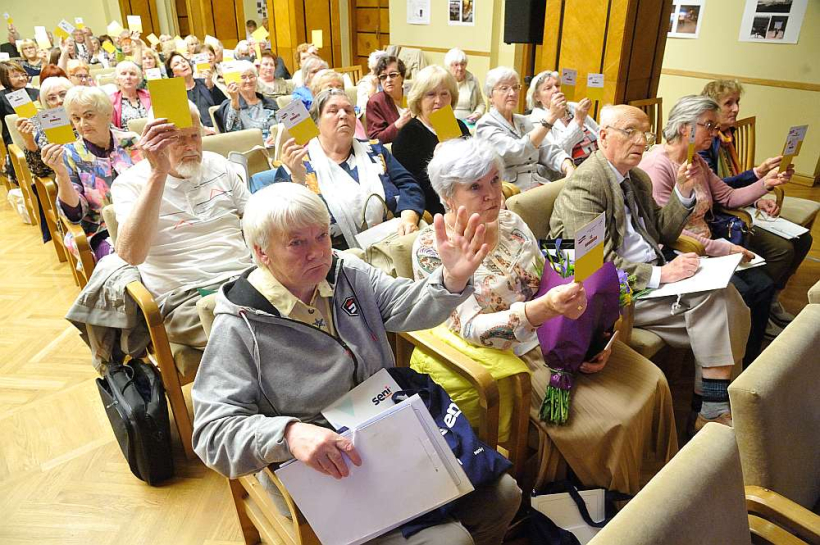 Uz kongresu bija sanākuši pensionāru biedrību ievēlētie delegāti no vairāk nekā 125 organizācijām. Uz kongresu bija sanākuši pensionāru biedrību ievēlētie delegāti no vairāk nekā 125 organizācijām.