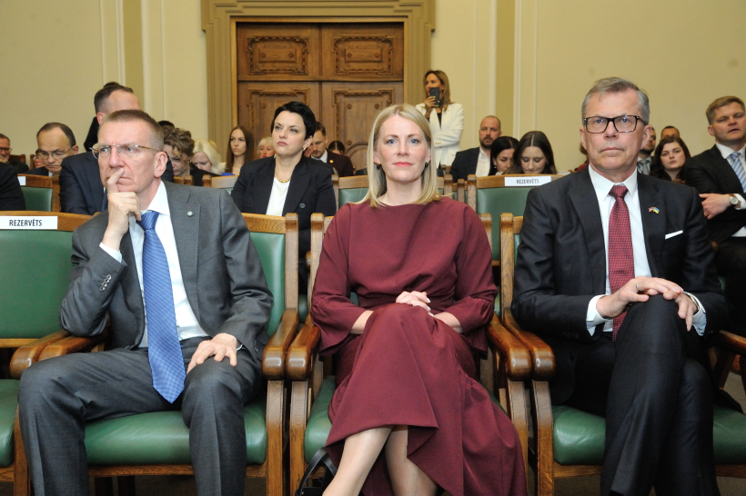 Vēlēšanām pieteikti trīs atšķirīgi kandidāti, no kreisās: Elīna Pinto ("Progresīvie"), Edgars Rinkēvičs ("Jaunā Vienotība") un Uldis Pīlēns ("Apvienotais saraksts"). Priekšvēlēšanu diskusijas parādīja, ka viņiem ir arī dažādas prioritātes, kas saskan tikai pāris jautājumos – par ārējo un iekšējo drošību, kā arī nodomā lielāku uzmanību veltīt reģioniem. Vēlēšanām pieteikti trīs atšķirīgi kandidāti, no kreisās: Elīna Pinto ("Progresīvie"), Edgars Rinkēvičs ("Jaunā Vienotība") un Uldis Pīlēns ("Apvienotais saraksts"). Priekšvēlēšanu diskusijas parādīja, ka viņiem ir arī dažādas prioritātes, kas saskan tikai pāris jautājumos – par ārējo un iekšējo drošību, kā arī nodomā lielāku uzmanību veltīt reģioniem.