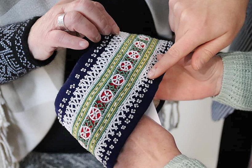 Mūsdienās darinātais Jāņa Jaunsudrabiņa dzimtas vainags. Mūsdienās darinātais Jāņa Jaunsudrabiņa dzimtas vainags.