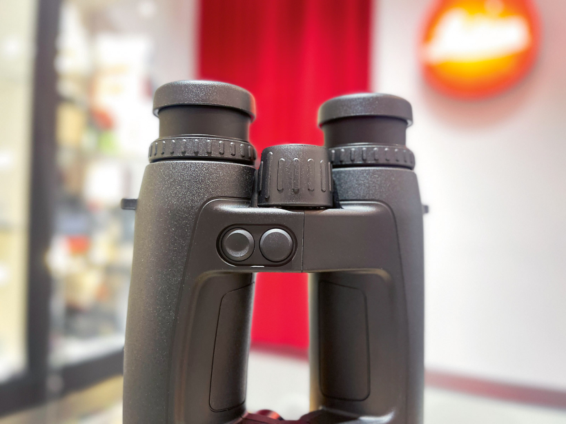 Binoklis Leica GeoVid Pro 10x42. Tālmērs darbojas ar divām pogām – ērti, vienkārši. Binoklis Leica GeoVid Pro 10x42. Tālmērs darbojas ar divām pogām – ērti, vienkārši.